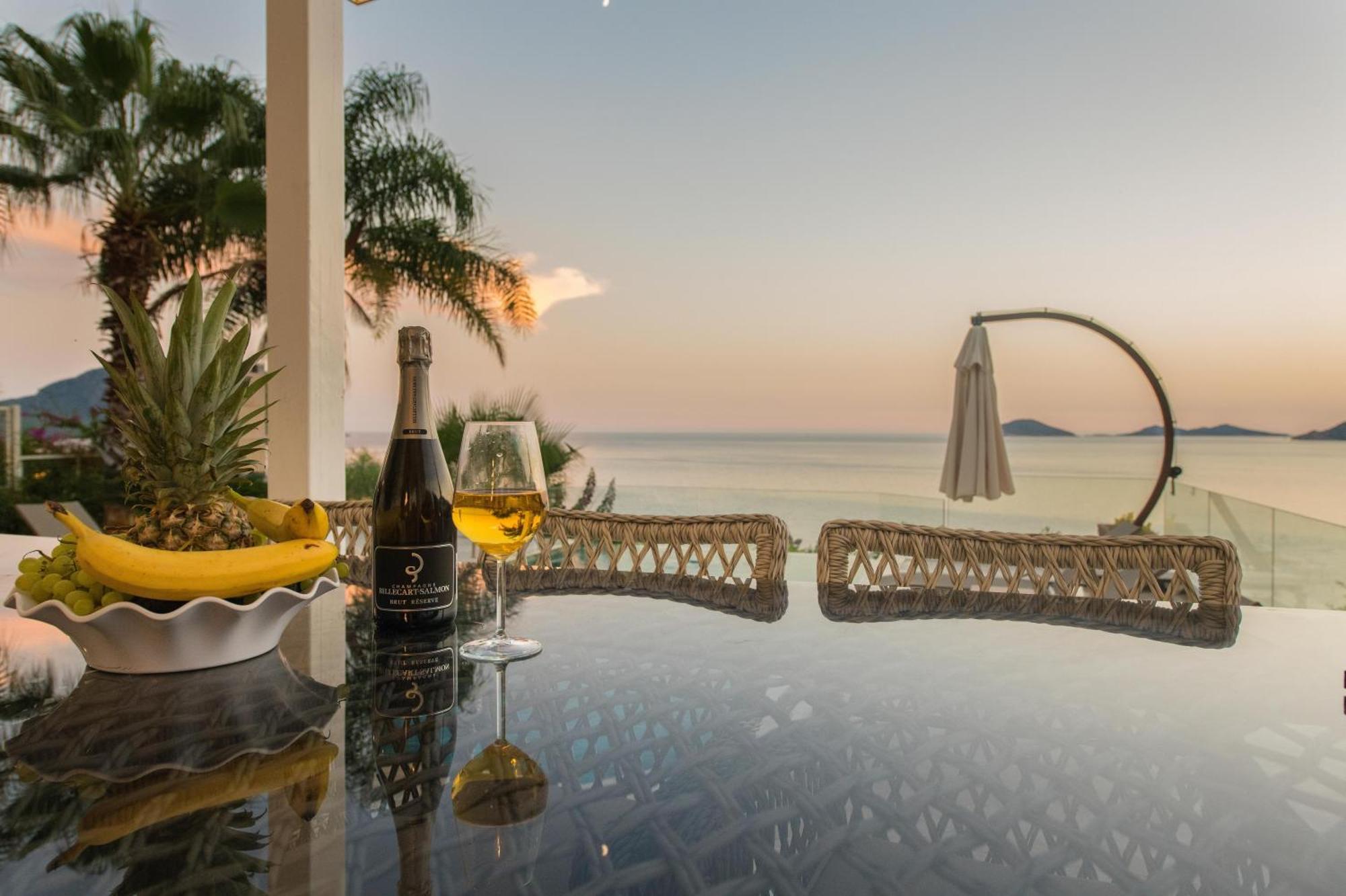 Beachfront White Villa With Private Swimming Pool Kalkan Zewnętrze zdjęcie