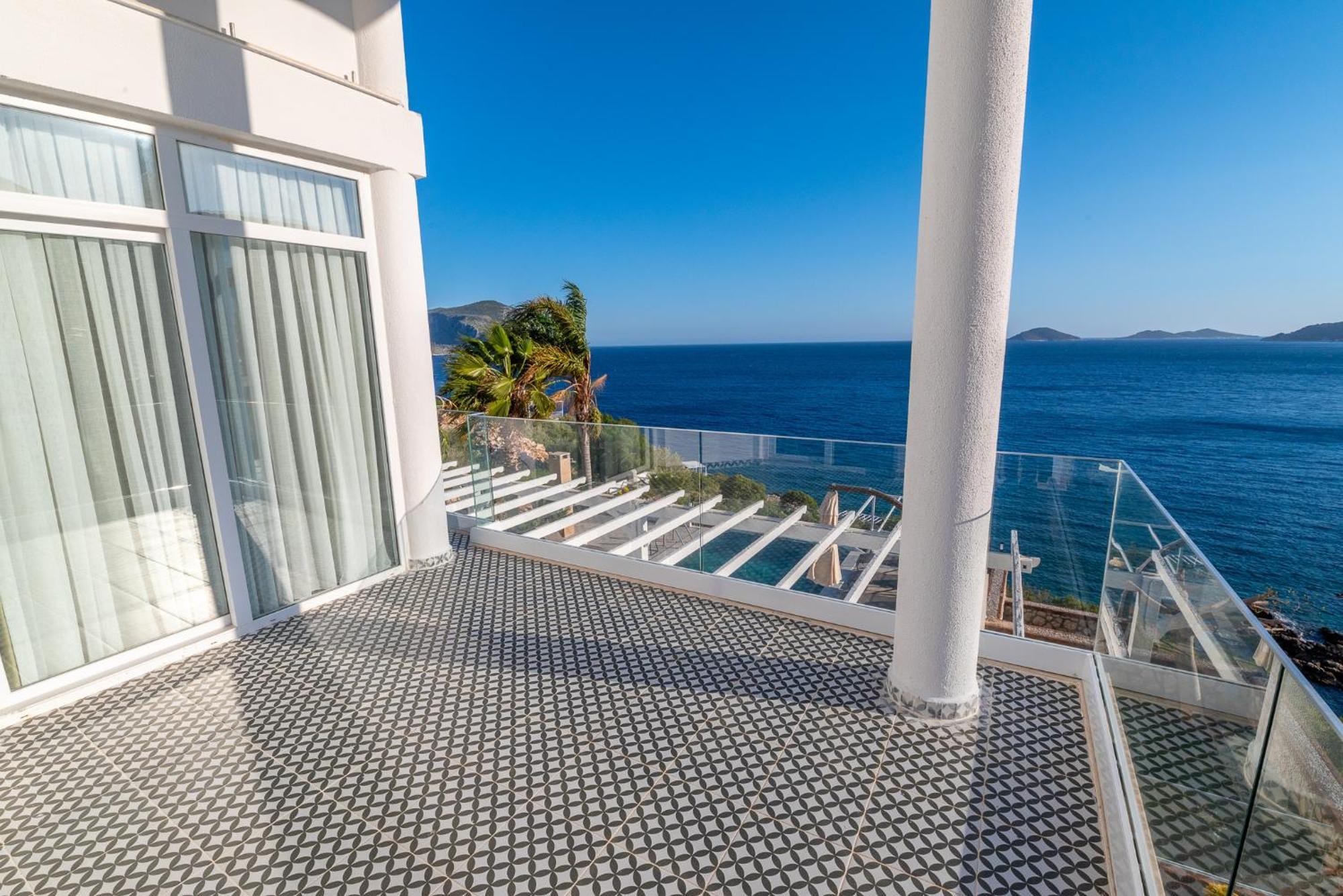 Beachfront White Villa With Private Swimming Pool Kalkan Zewnętrze zdjęcie